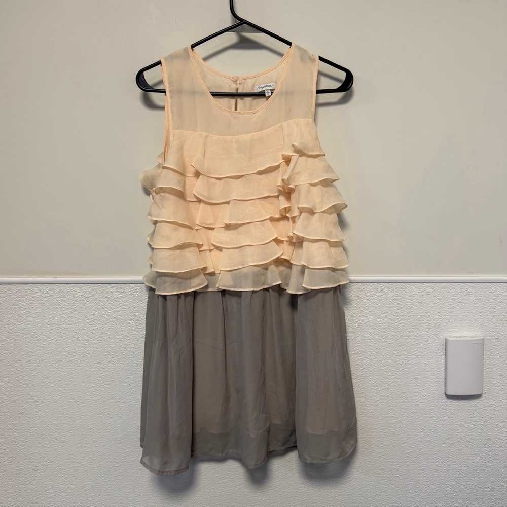 Mystree Women’s Beige Gray Ruffle Sleeveless Dress SZ M Chiffon stains as shown